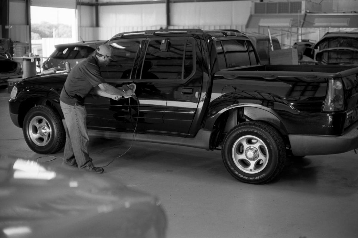 Paint polishing detail service